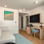 Hilton Garden Center فندق