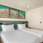 Hilton Garden Center فندق ديبريتْسين