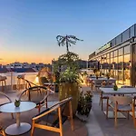 Hilton Garden Center فندق