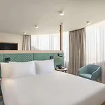 Hilton Garden Center فندق