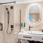 Hilton Garden Center فندق ديبريتْسين