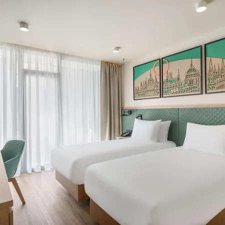Hilton Garden Center מלון 4*
