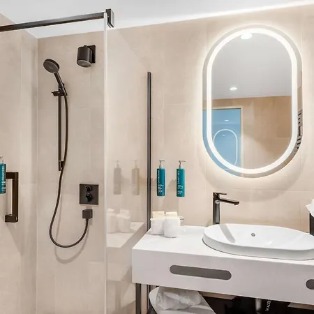 Hilton Garden Center מלון דברצן