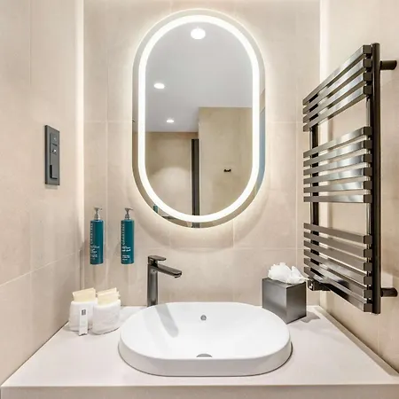 מלון Hilton Garden Center דברצן