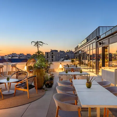 Hilton Garden Center מלון 4*