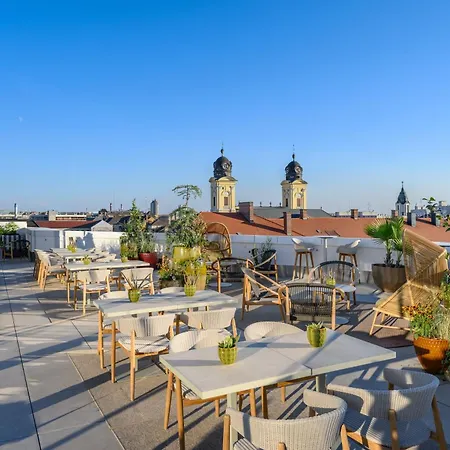 מלון Hilton Garden Center 4*