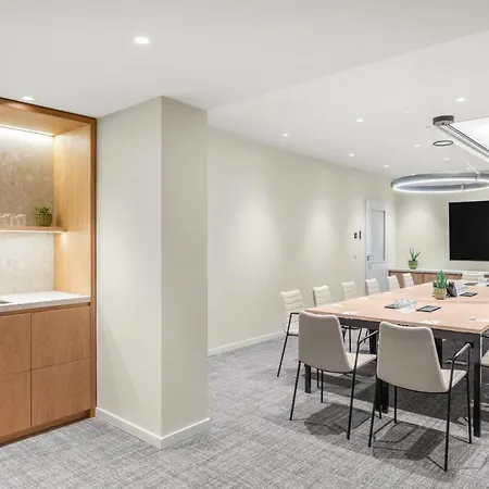 Hilton Garden Center 4*