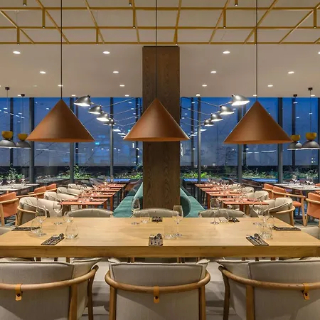 מלון Hilton Garden Center 4*
