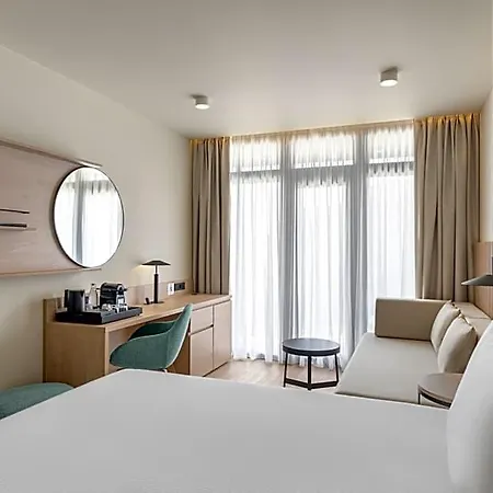 Hilton Garden Center 4*